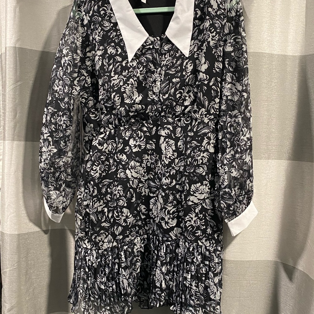 70/21 Black and White Floral Long Sleeve Collared Dress